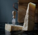 Made By Mama Parmesankniv med oliventreskaft 13 cm