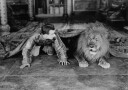 Man with Lion   Classic Black and White Plakat Plakat / 21x30cm