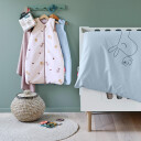 Done By Deer 70x100 Lalee Sengesett Blå