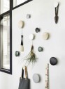 Muuto The Dots klesknagg m?rkegr? liten