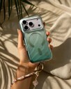 Ideal Of Sweden Clear MagSafe Mobildeksel til iPhone 16 - Sage Green