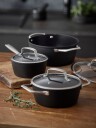 Pillivuyt Travo grytesett med glasslokk 3 deler sort aluminium