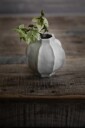 Ernst Naturhvit vase i steingods 10 cm