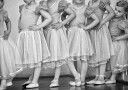 Young Ballerinas Practice Plakat / 100x150