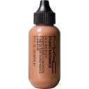 MAC Studio Radiance 50 ml Foundation W4 - Vannavstøtende og Fuktighetsgivende