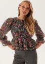 Yas Yasleanna Ls Top S.