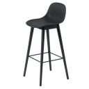 Muuto Fiber barstol høy Wood Base   75 cm   Black/Anthracite